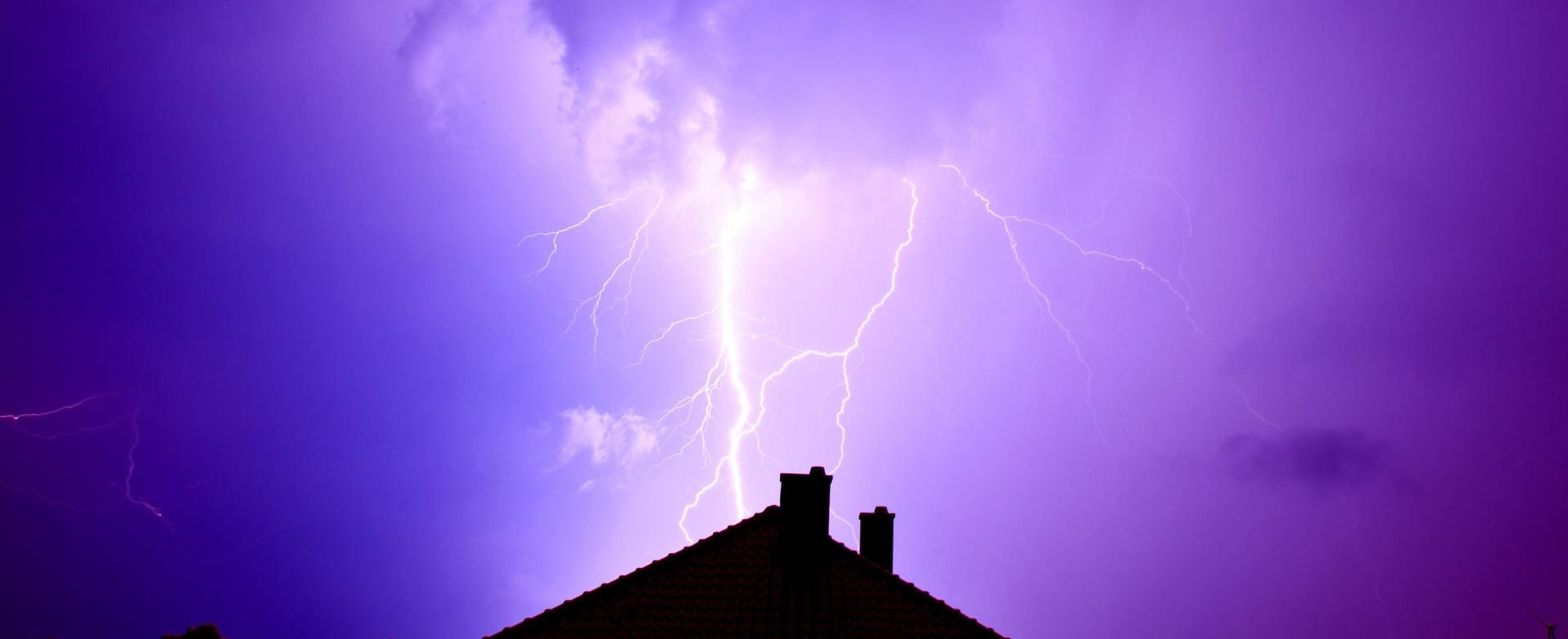 Unwetter Himmel voller Gewitterwolken