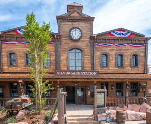 Silver Lake Station Frontansicht eines Gebäudes in der Silver Lake City, der Silver Lake Station, mit darin enthaltenem Saloon in typischer WildWest Optik